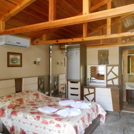 Otel Mavi Yengec And