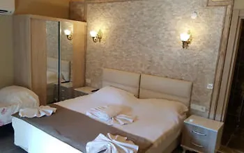 Отель Mavi Yengec And 4*
