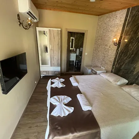 Mavi Yengec And Otel