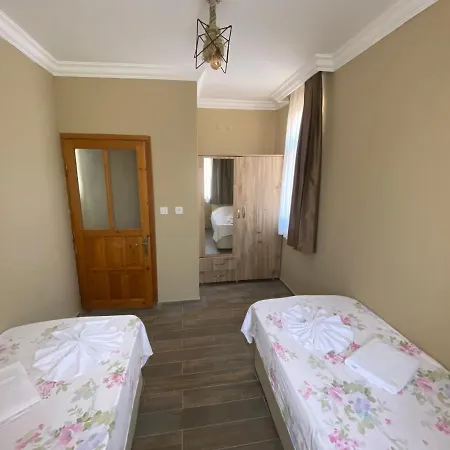 Mavi Yengec And Szálloda 4*