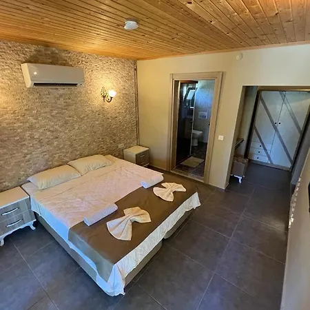 Mavi Yengec And Otel