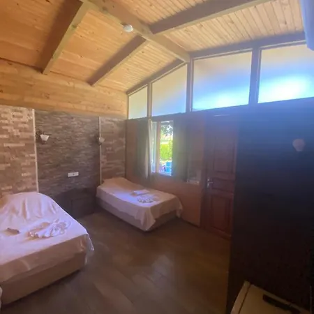 Mavi Yengec And Szálloda 4*