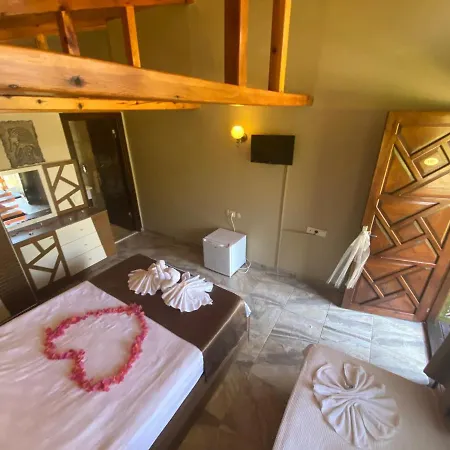 Mavi Yengec And Otel