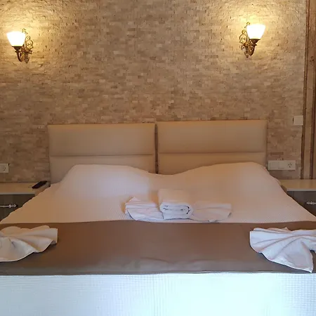 Mavi Yengec And Szálloda 4*