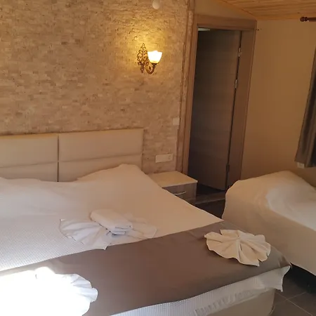 Mavi Yengec And Orhaniye